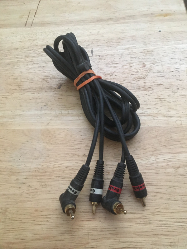 Câble 2 RCA Male to 2 RCA Male 90 Degrees Audio Cable 6 feet dans Câbles et connecteurs  à Longueuil/Rive Sud