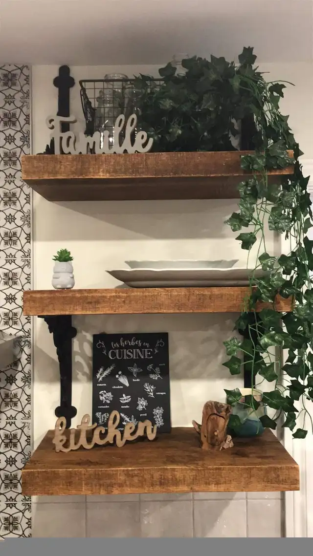 Tablettes en bois de grange finies à la cire d'abeilles  in Home Décor & Accents in Laval / North Shore - Image 5