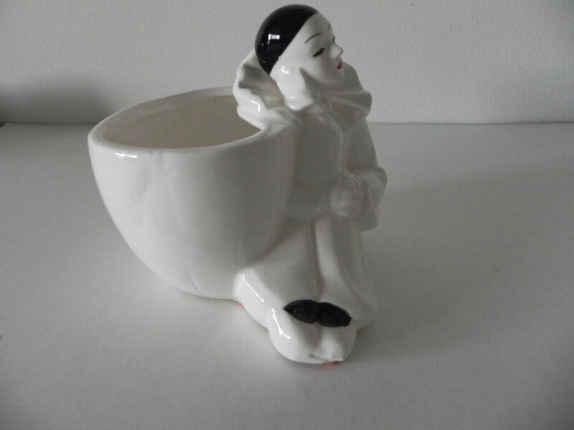 Pierrot (planter/candy bowl) dans Art et objets de collection  à Ville de Montréal - Image 2