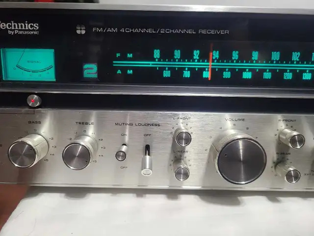 TECHNICS 5600XC STEREO RECEIVER in Stereo Systems & Home Theatre in Mississauga / Peel Region - Image 5