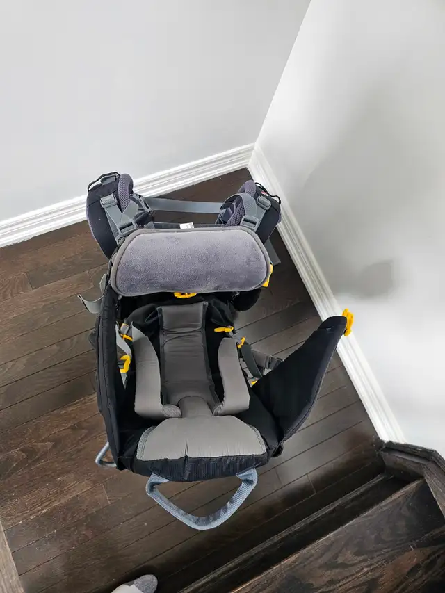 Deuter Kid Carrier Backpack – Excellent Condition in Strollers, Carriers & Car Seats in Markham / York Region - Image 5