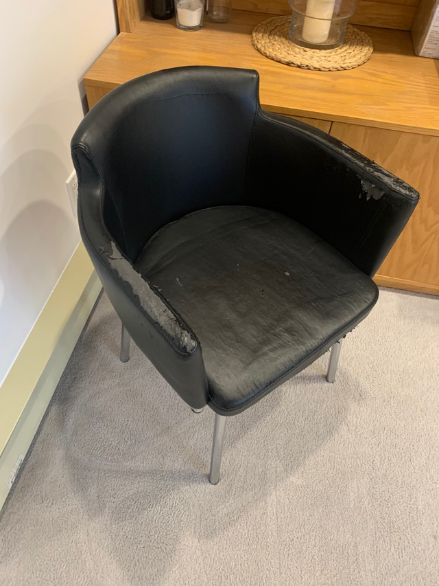 Swivle Black Arm Chair with Chrome base - MCM design dans Chaises, Fauteuils inclinables  à Longueuil/Rive Sud - Image 3