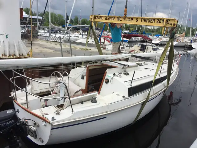 1981 capital yachts Newport 27 sailboat in Sailboats in Ottawa - Image 8