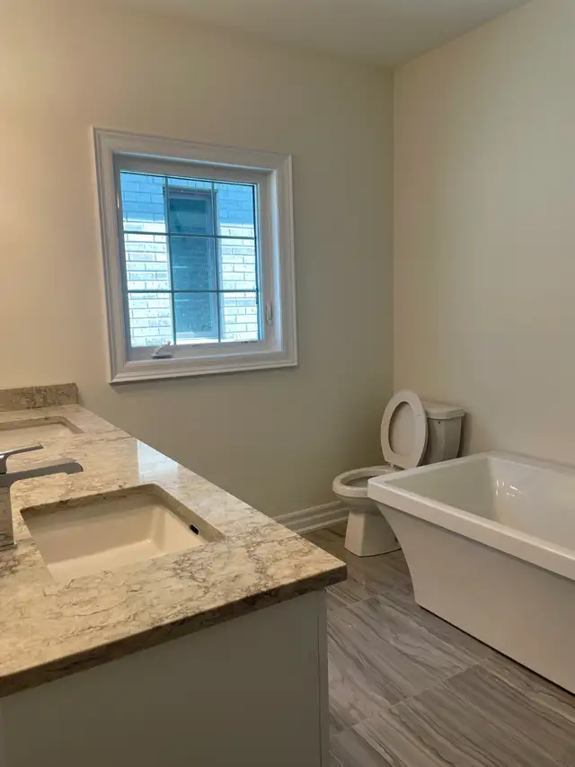 4200 S F, only 3-year-old, very good condition from Feb 1 in Long Term Rentals in Markham / York Region - Image 6