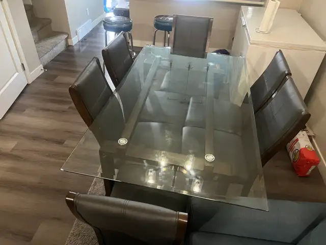 Dining Table  in Dining Tables & Sets in Calgary - Image 2