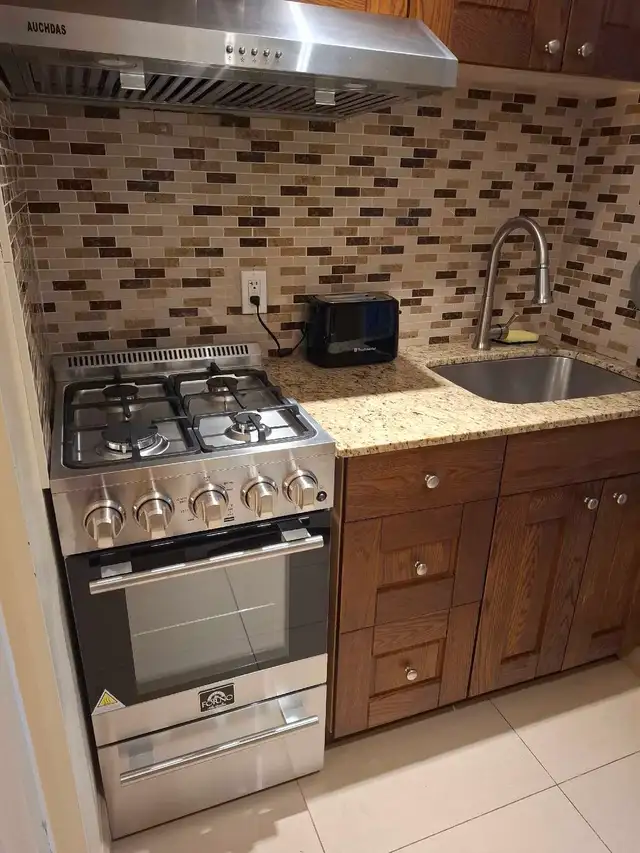 students  female only jane and bloor in Room Rentals & Roommates in City of Toronto - Image 2