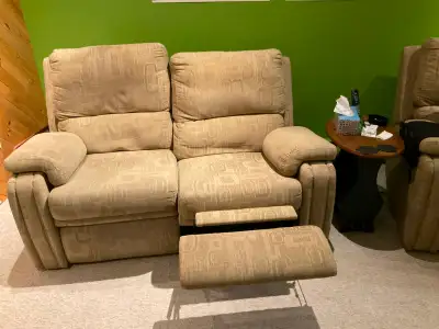 2 causeuses inclinable $100 chacune
