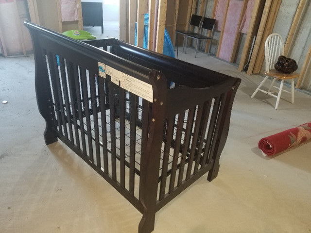 Used Baby Crib in Cribs in Markham / York Region - Image 4