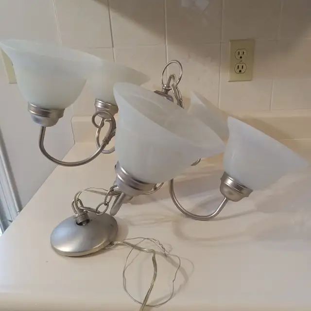 5-Light Brushed Nickel Chandelier – Frosted Glass $15 in Indoor Lighting & Fans in Kitchener / Waterloo - Image 4