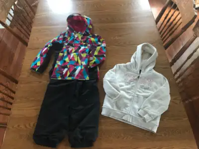 Vêtements variés…fille, 4 ans, exc. condition, View more