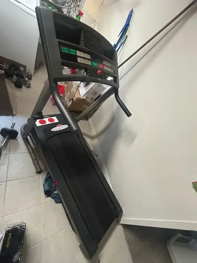 Weslo Cadence J3.8 treadmill Like new condition. Barely used