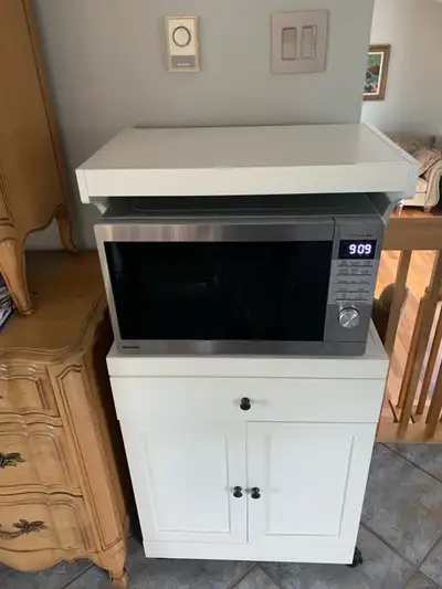 Micro-onde Panasonic avec meuble