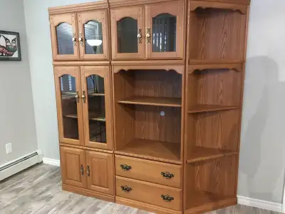 This Wall Unit is in excellent condition, has two working lights inside to show off your treasures....