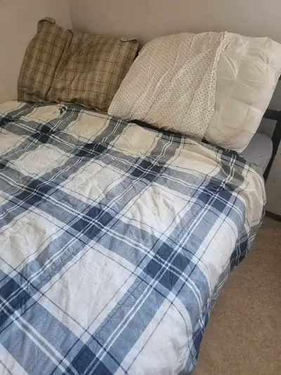 Room for rent $750amonthFirst and last month rent no drugs or q