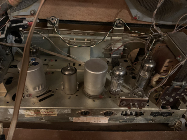 Schaub-Lorenz multi-Band vintage tube radio in Arts & Collectibles in City of Toronto - Image 3