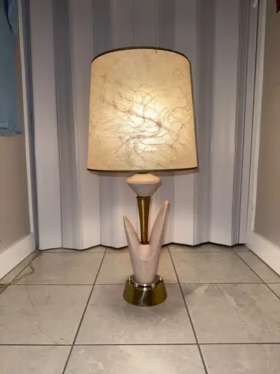 This is a vintage atomic age lamp with a matching shade from the late 1950’s. The lamp is in great s...