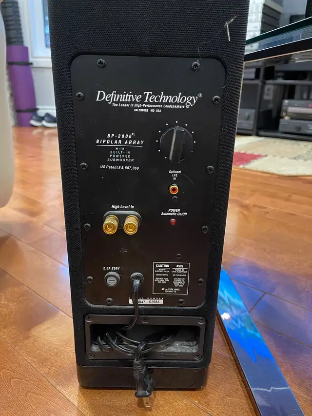 Definitive Technology set of 5 speakers in Speakers in Markham / York Region - Image 8