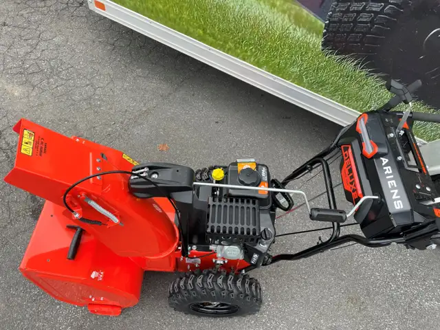 Souffleur à neige Ariens Deluxe 24 in Lawnmowers & Leaf Blowers in Trois-Rivières - Image 3