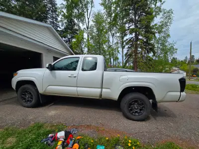 2016 toyota tacoma, gold condition mechanically sound, has some scratches in the back from previous...