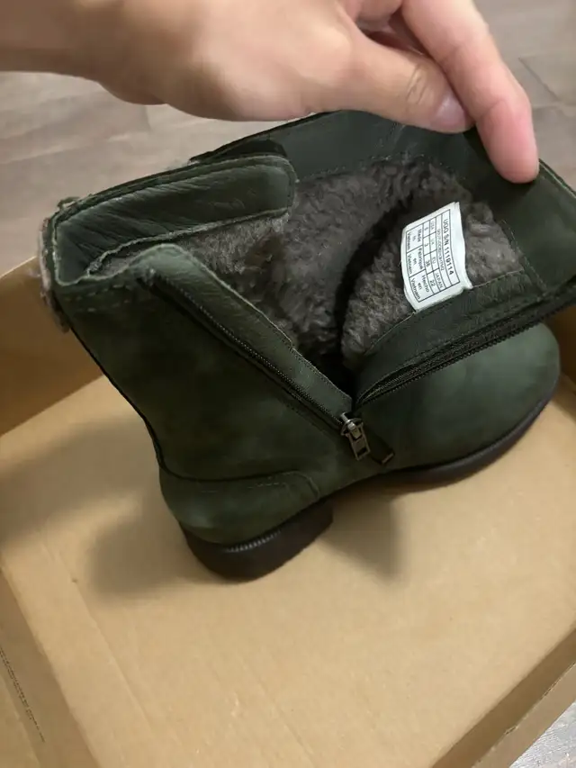 UGG winter boot in Women's - Shoes in Markham / York Region - Image 5