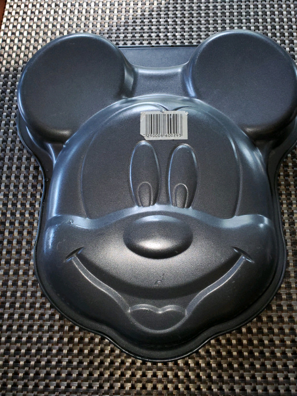 2 Disney baking tray dans Vaisselle et articles de cuisine  à Laval/Rive Nord