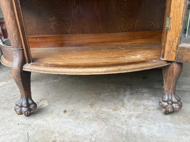 China/Curio Cabinet Oak & Glass Vintage in Hutches & Display Cabinets in Calgary - Image 7