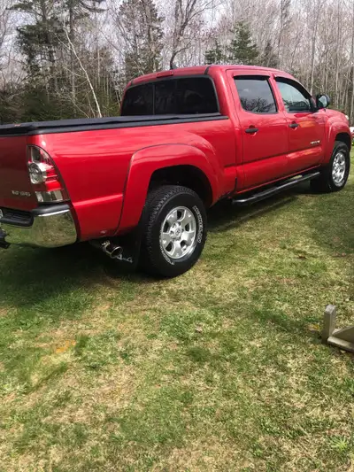 Selling my well-maintained automatic V6, 2015 4WD Double Cab Tacoma: -tonneau cover -running boards...