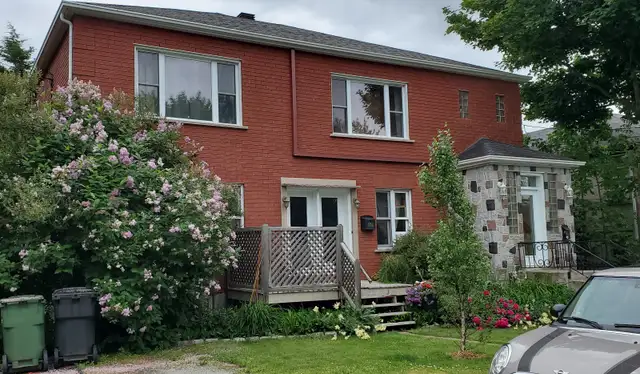 6 1/2 - VIEUX NORD - 2e étage d'un duplex