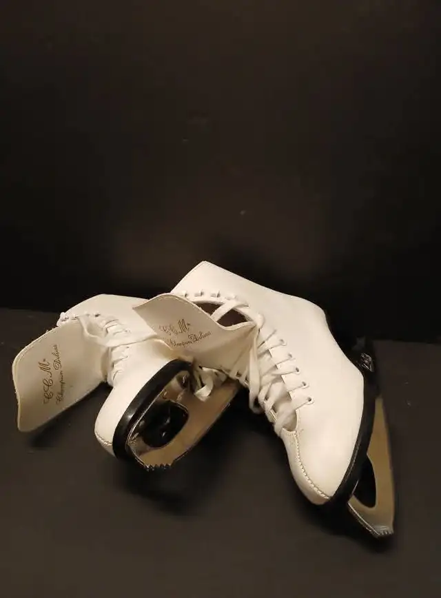 Women's figure skates in Skates & Blades in London - Image 2