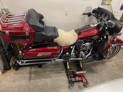 For sale is my 2006 Harley-Davidson Ultra Classic, a touring motorcycle known for its comfort and fe...