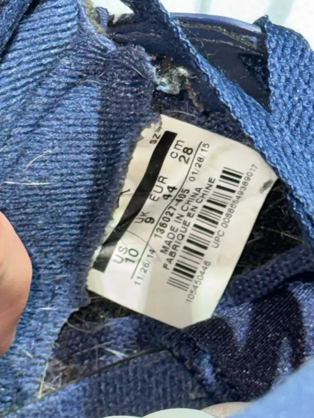 Size 10 - Air Jordan 5 Pre-Grape  in Men's Shoes in Mississauga / Peel Region - Image 9