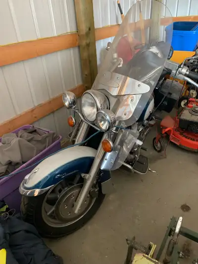 a great yamaha cruiser new carb job tires in great shape stored indoors. 4 cyl 1300cc all parts orig...