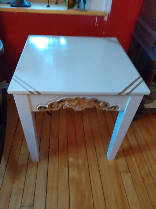 Accent table in Coffee Tables in Renfrew - Image 2