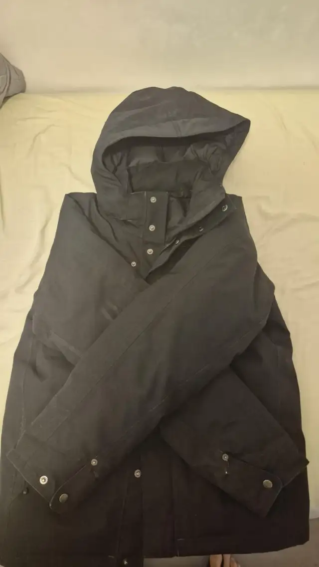 Patagonia Wanaka Down Jacket Men Size S in Men's in City of Toronto - Image 2