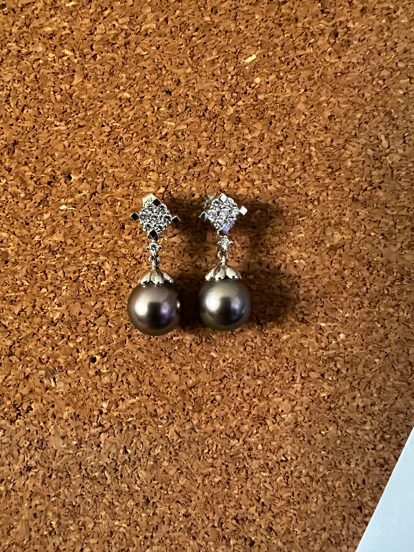 Tahitian Pearl earrings. in Jewellery & Watches in Belleville