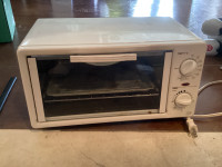 Toaster oven with undercounted stainless steel shield holder