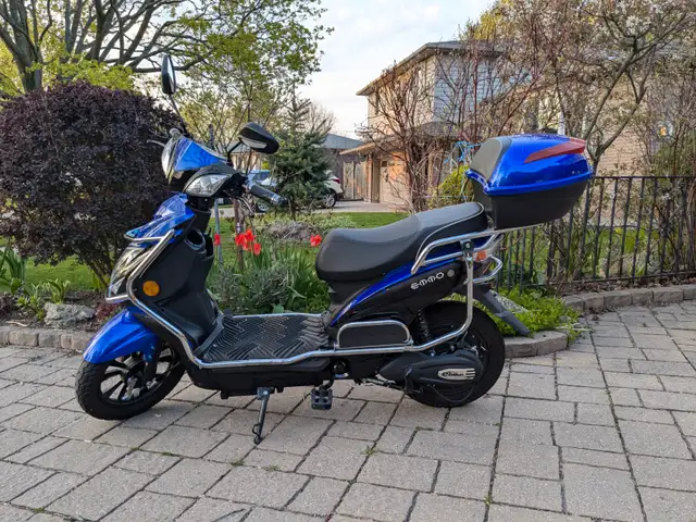 Emmo Hornet Scooter in Scooters & Pocket Bikes in Oshawa / Durham Region - Image 2