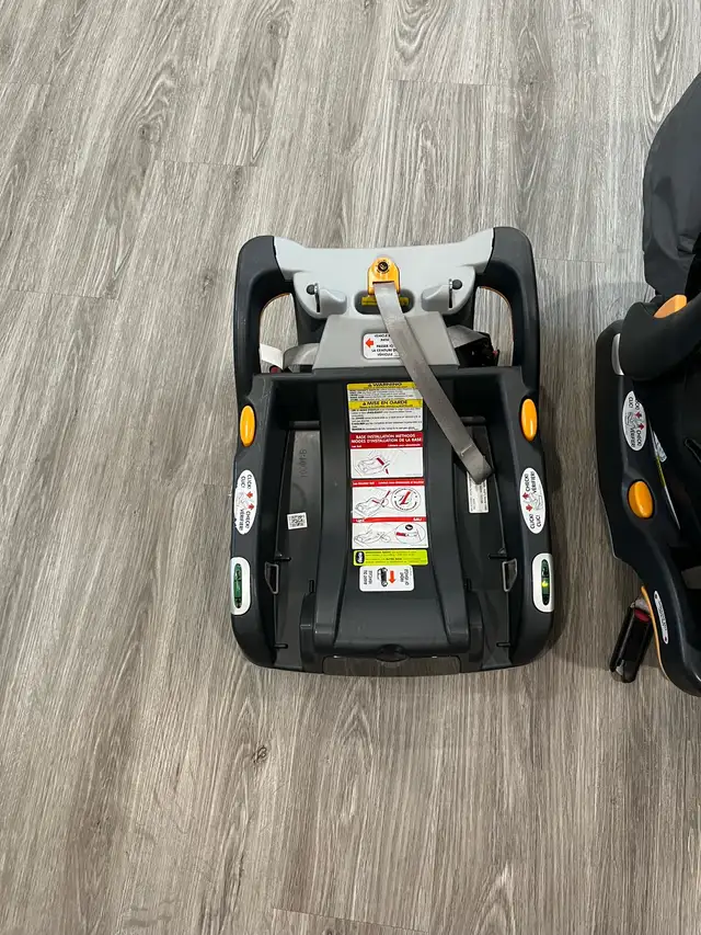 Chicco car seat with two bases and cover in Strollers, Carriers & Car Seats in Ottawa - Image 8