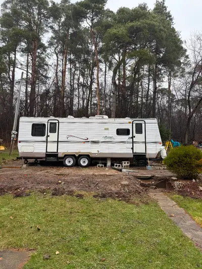 2003 citation travel trailer 26’ with one pop out for main area, everything is in working order . 25...