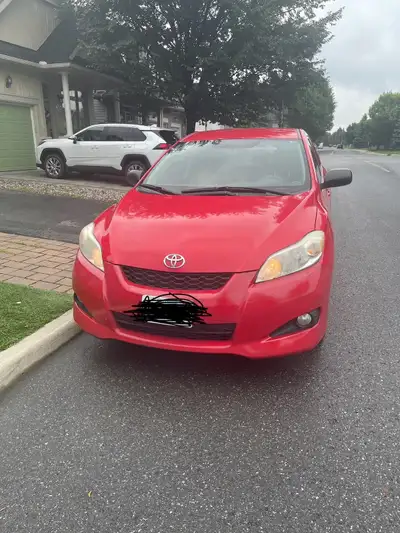 2009 Toyota Matrix base 1.8L 4-cylinder, FWD, automatic transmission with 199, 600 km. Comes with re...
