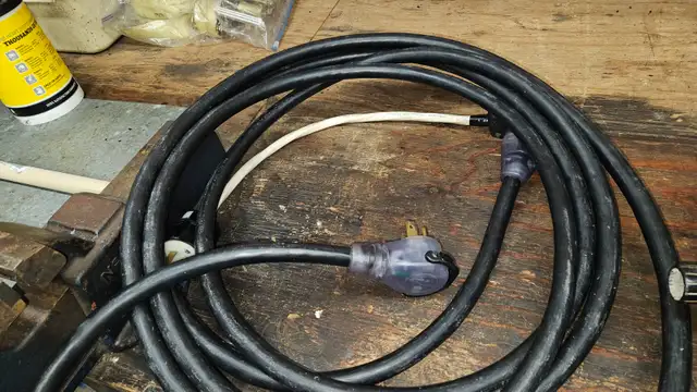 Hobart Handler 210 Mig Welder in Power Tools in Norfolk County - Image 4