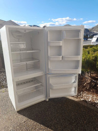 Kenmore fridge with bottom freezer 