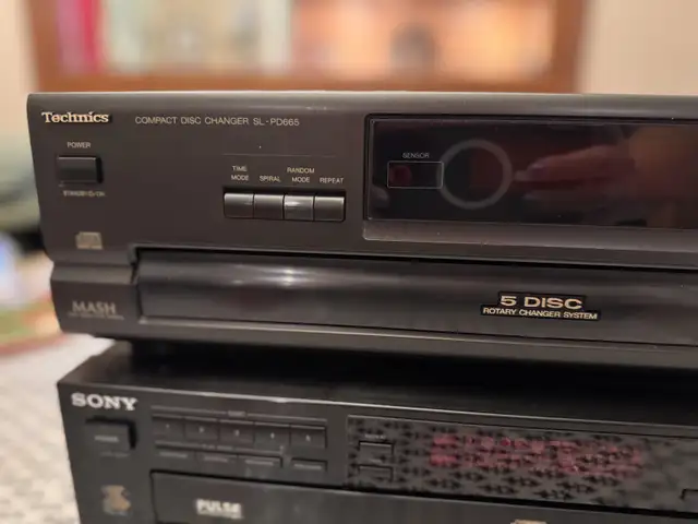 Technics Compact 5 Disc Rotary Changer SL-PD665 in General Electronics in City of Toronto - Image 3