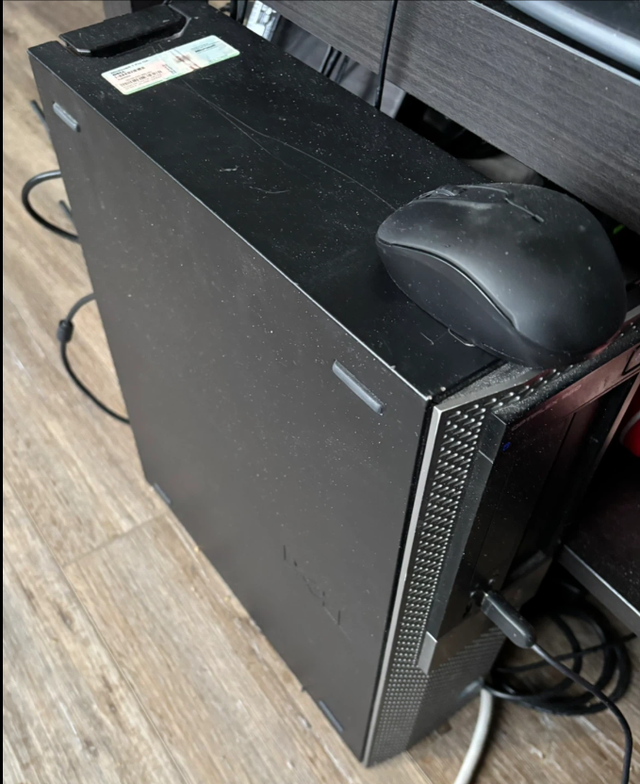 NOT A GAMING COMPUTER...but GREAT for EVERYTHING else... in Desktop Computers in Edmonton - Image 5