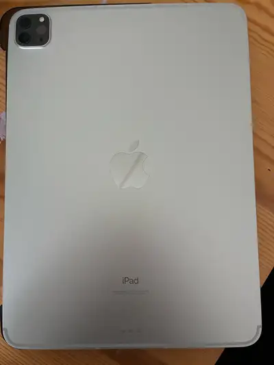 Selling my iPad Pro 11” M1 chip, 512GB storage and Cellular availability. Everything works and reaso...