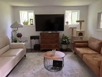 Entire 3 Bed / 1 Bath Updated House on 10 Private Acre