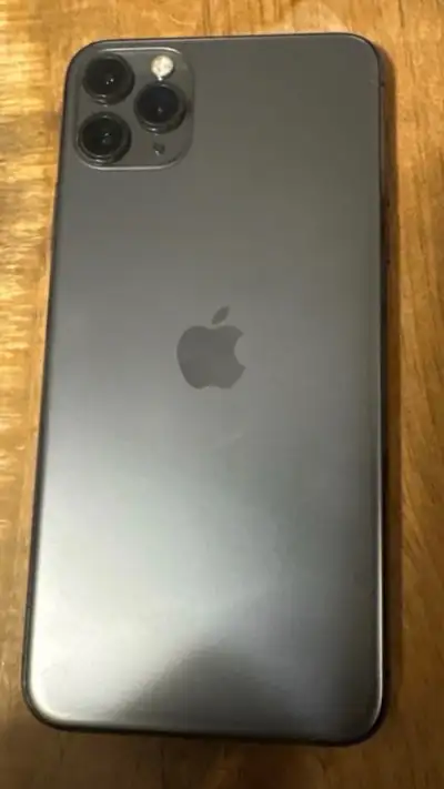 Pre-owned Apple iPhone 11 Pro Max 64 gb for sale.