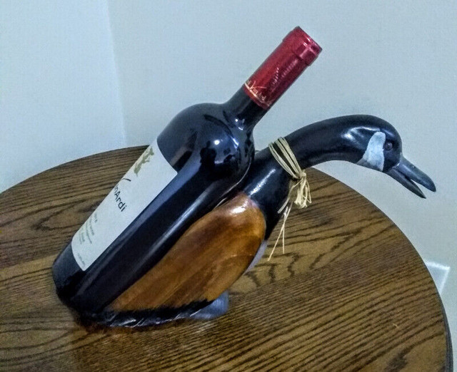 WOODEN DUCK BOTTLE HOLDER dans Art et objets de collection  à Laval/Rive Nord