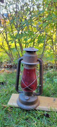 Beautiful Vintage antique Beacon gas kerosene lantern 