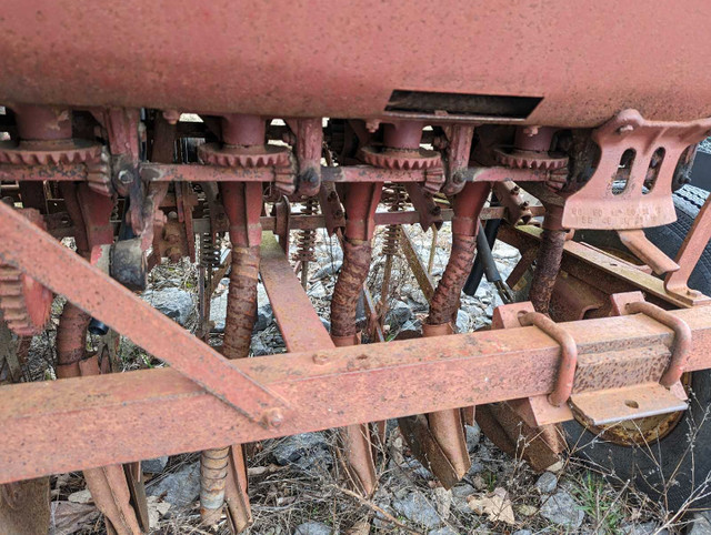 Seed drill in Other in Napanee